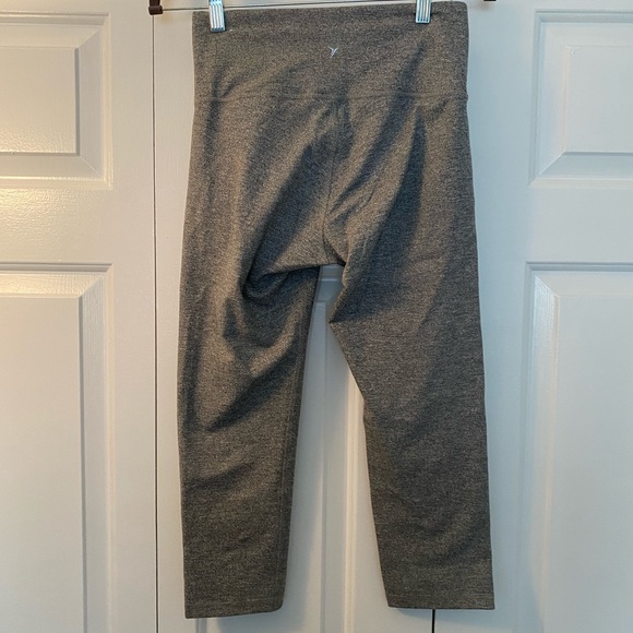 Old Navy Compression Cropped Leggings - Picture 4 of 5